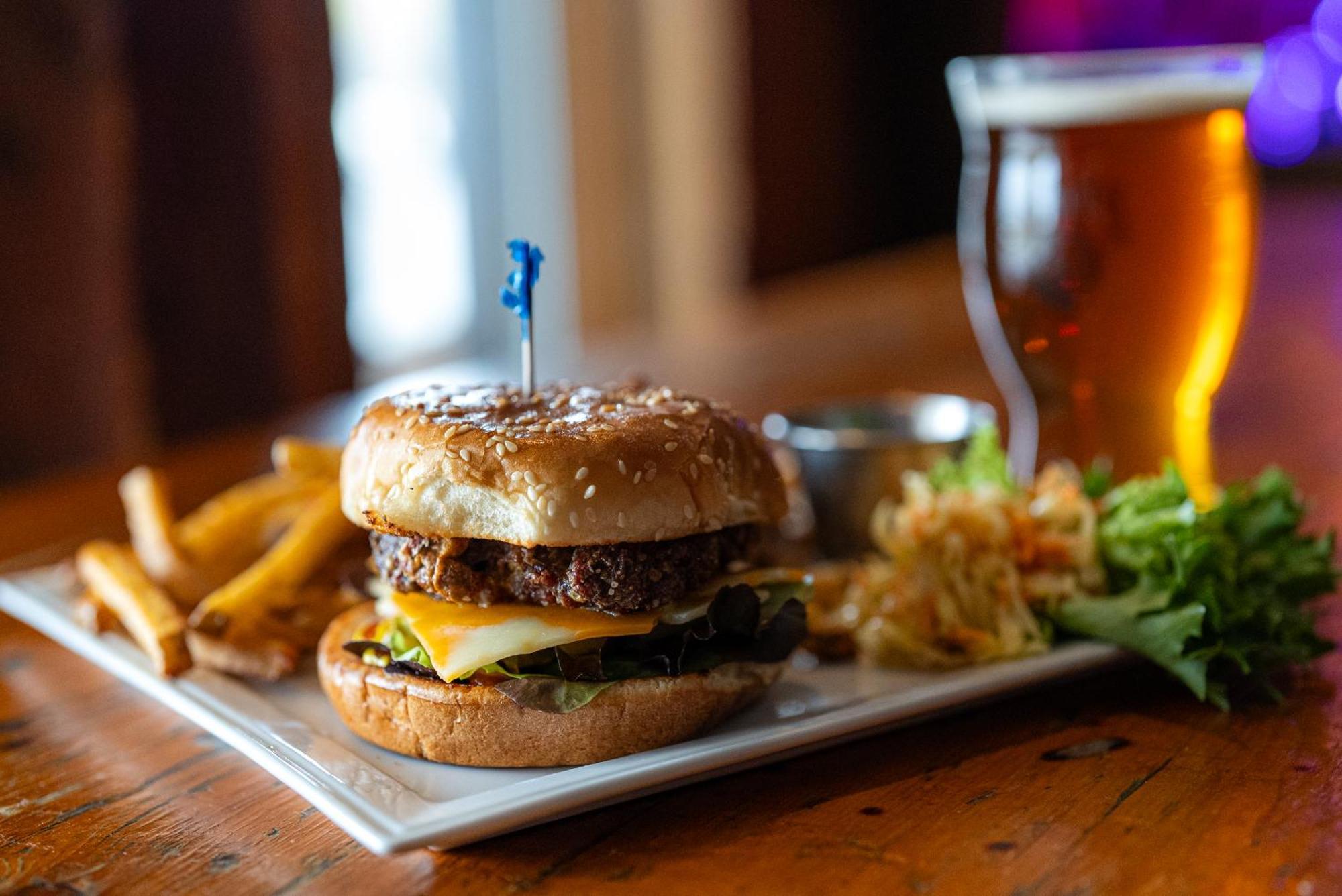 Atlantic Pub & Hotel Glen Robertson Bagian luar foto