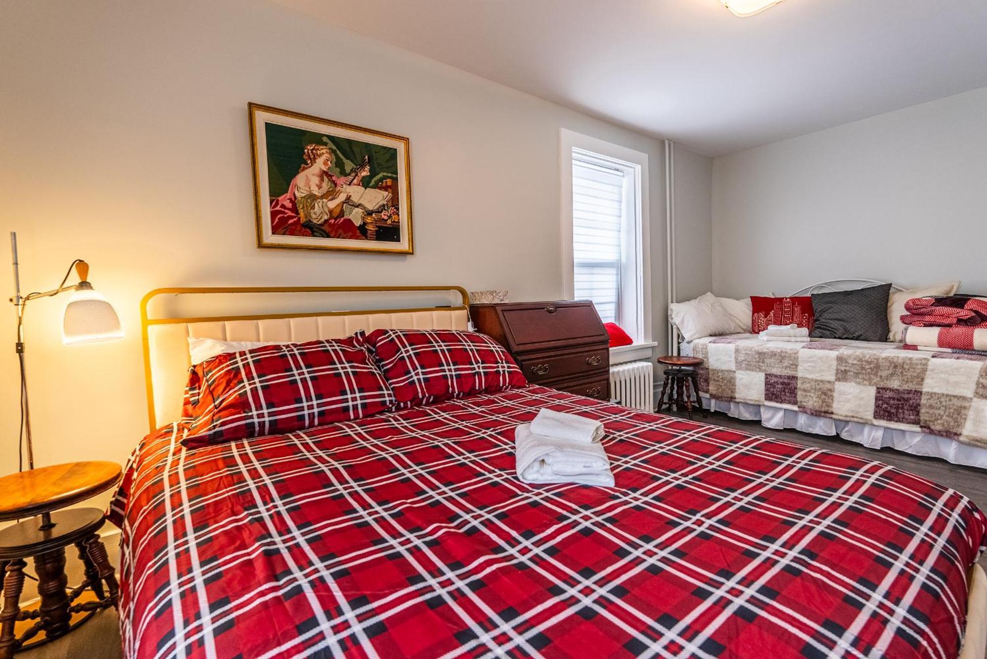 Atlantic Pub & Hotel Glen Robertson Bagian luar foto