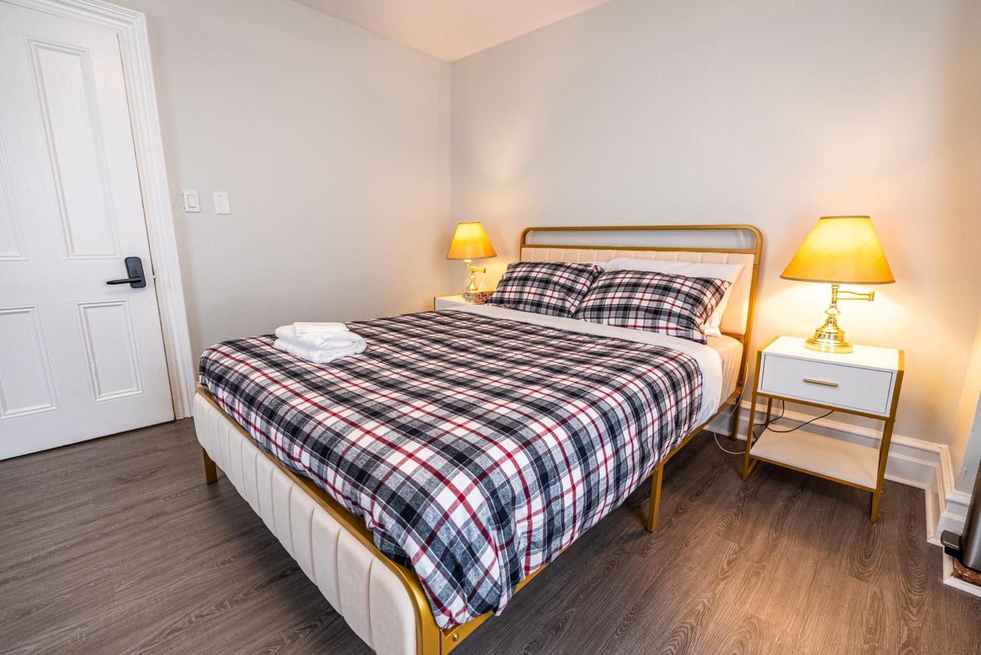 Atlantic Pub & Hotel Glen Robertson Bagian luar foto
